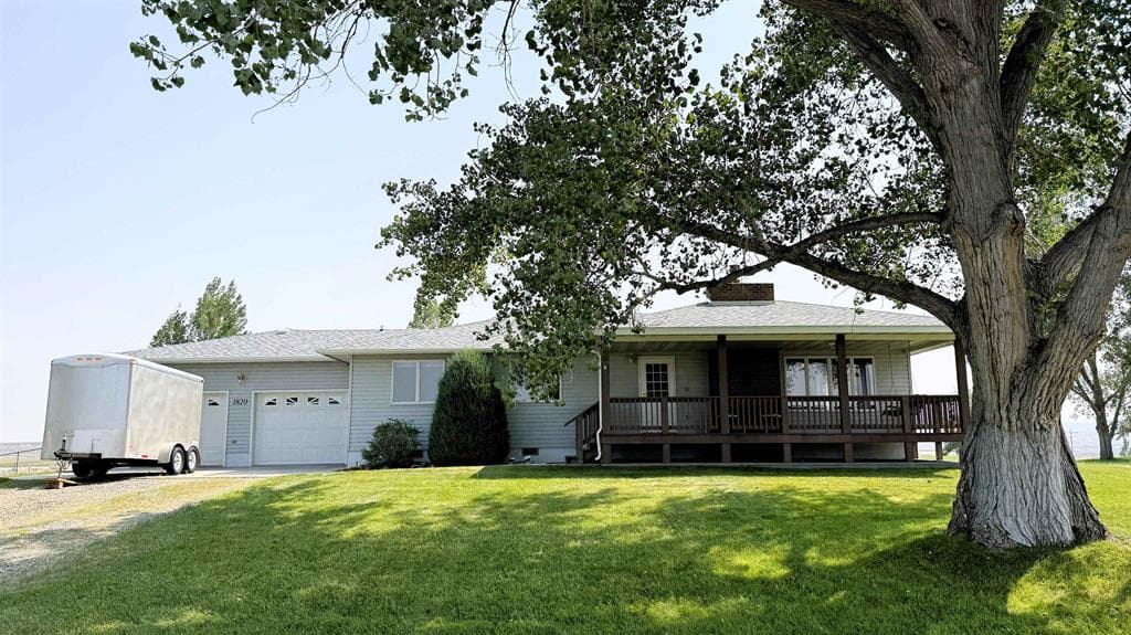 1820 Sugar Ln photo 1