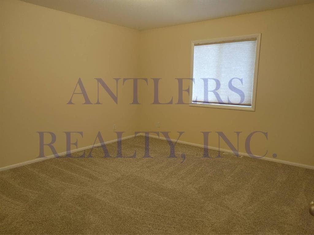 1112 Elm Ave — photo 4 of 9