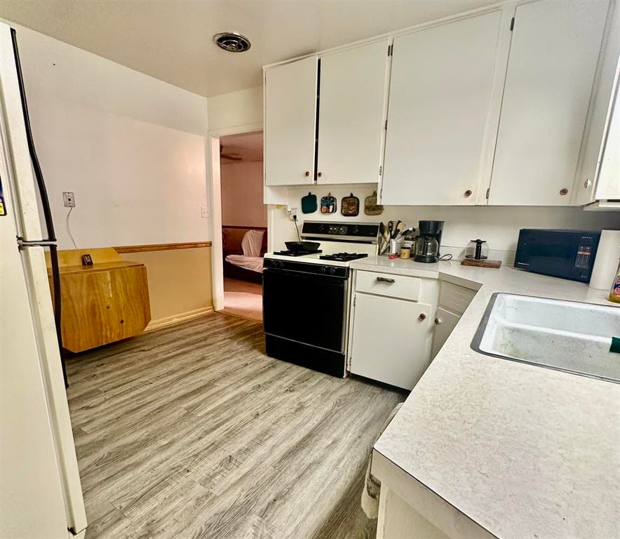 406 East Lane — photo 12 of 25