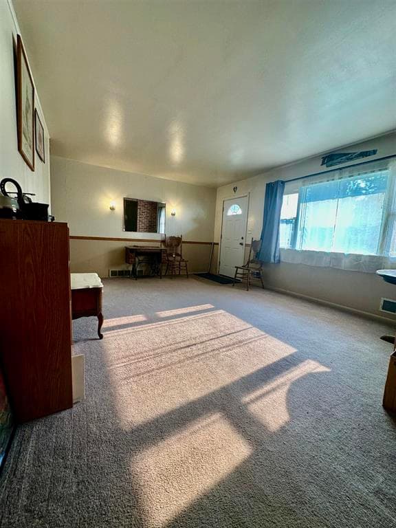 406 East Lane — photo 4 of 25
