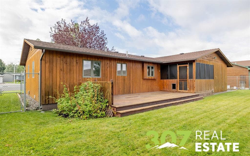 919 Spruce Dr — photo 21 of 25