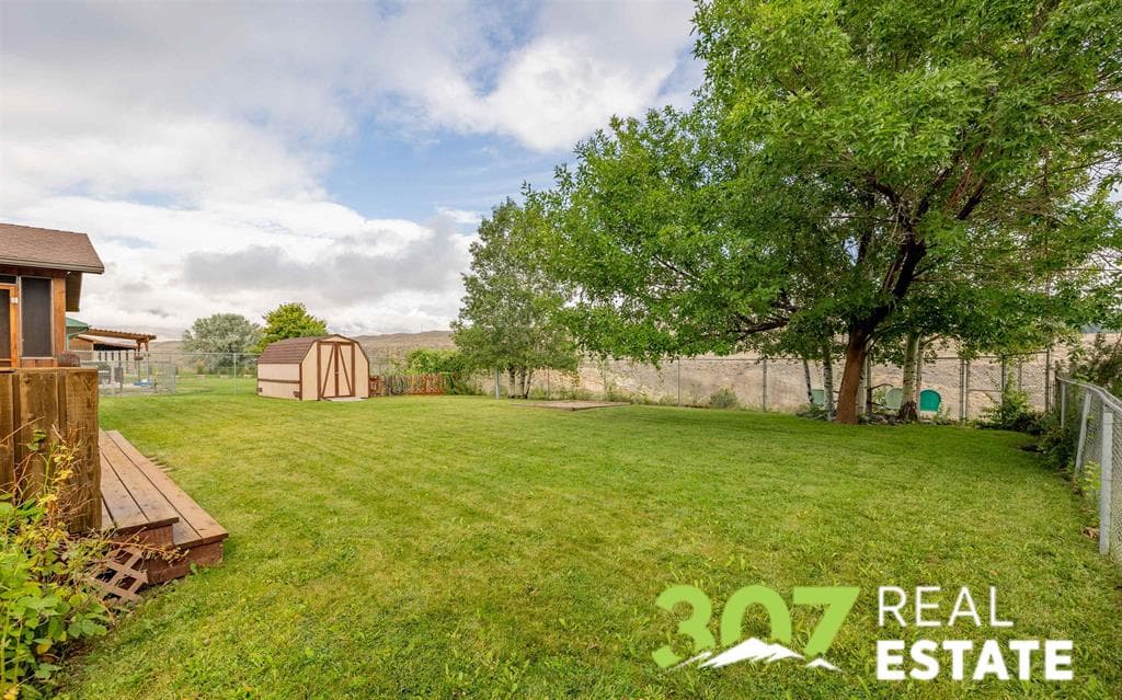 919 Spruce Dr — photo 24 of 25