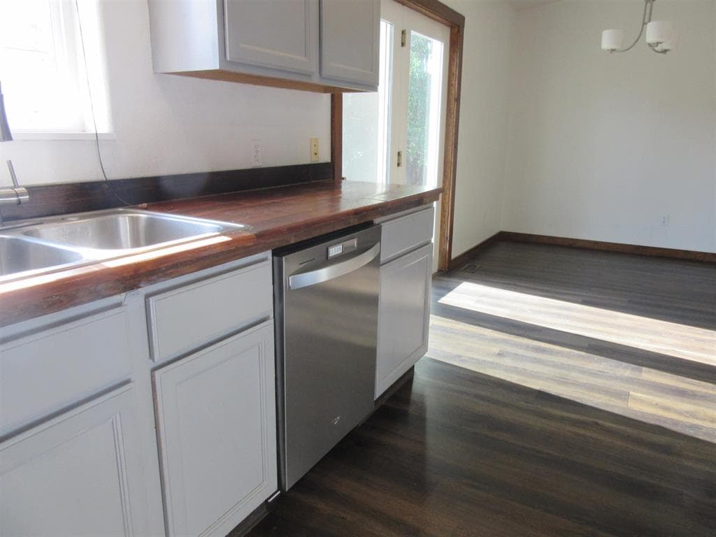 820 Outlook Ct — photo 10 of 25