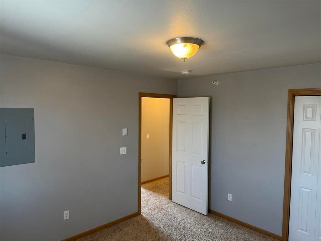 2844 Kent Ave — photo 10 of 12