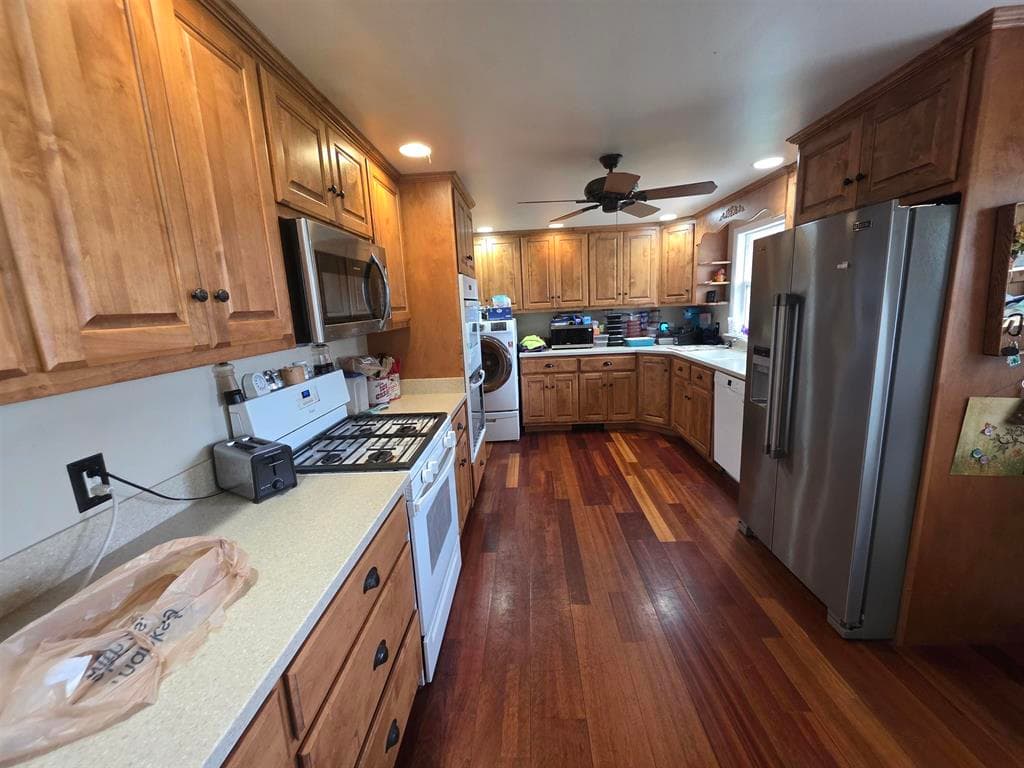 2573 Newton Ave — photo 3 of 16