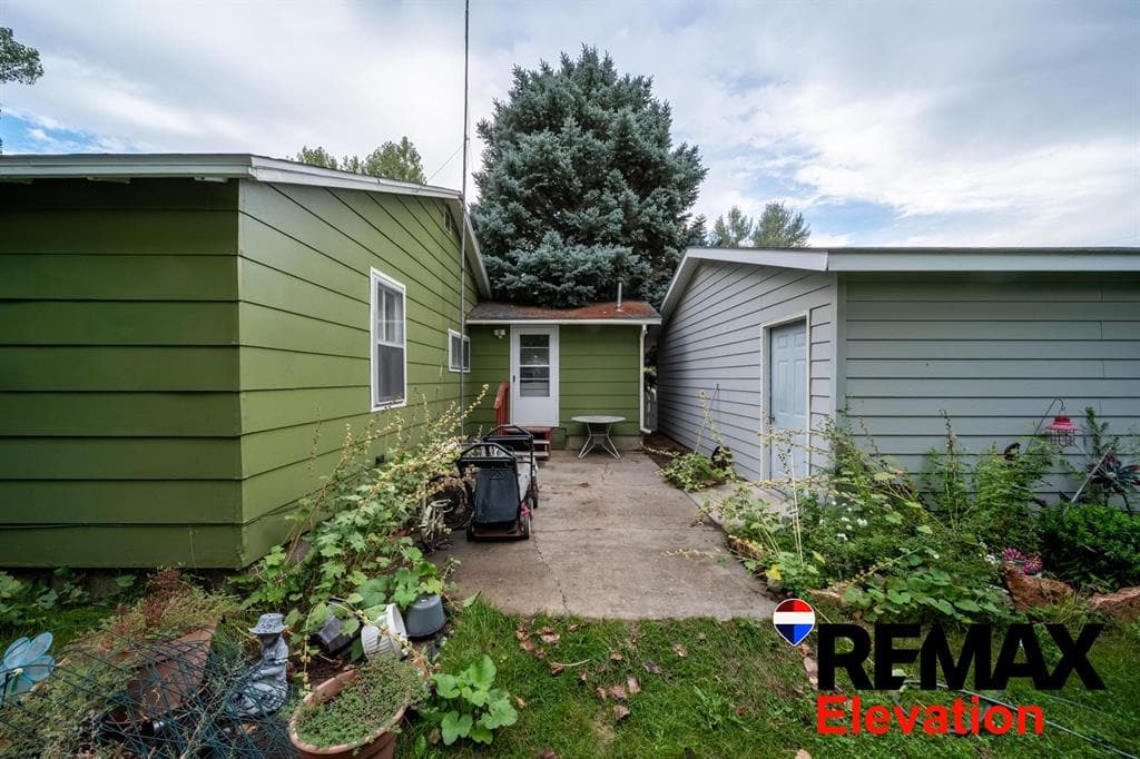 719 Montana Ave — photo 6 of 22
