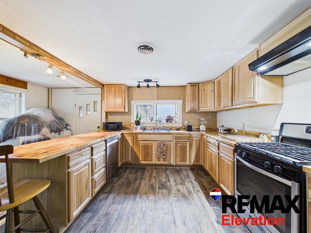 719 Montana Ave — photo 9 of 22