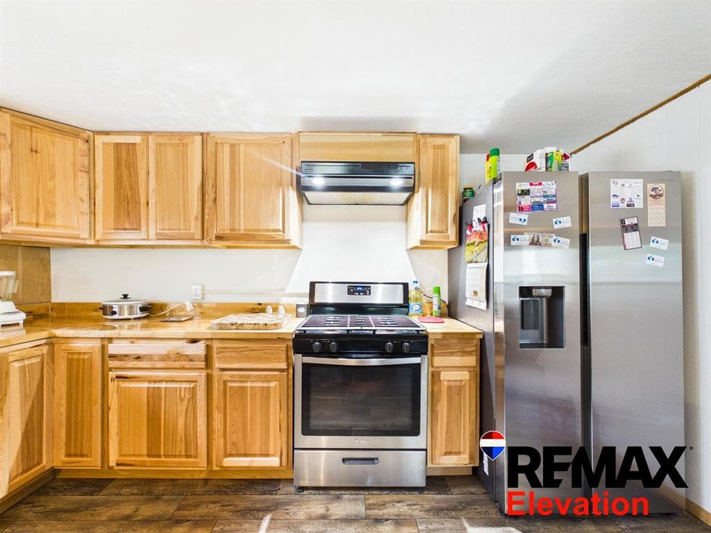 719 Montana Ave — photo 10 of 22