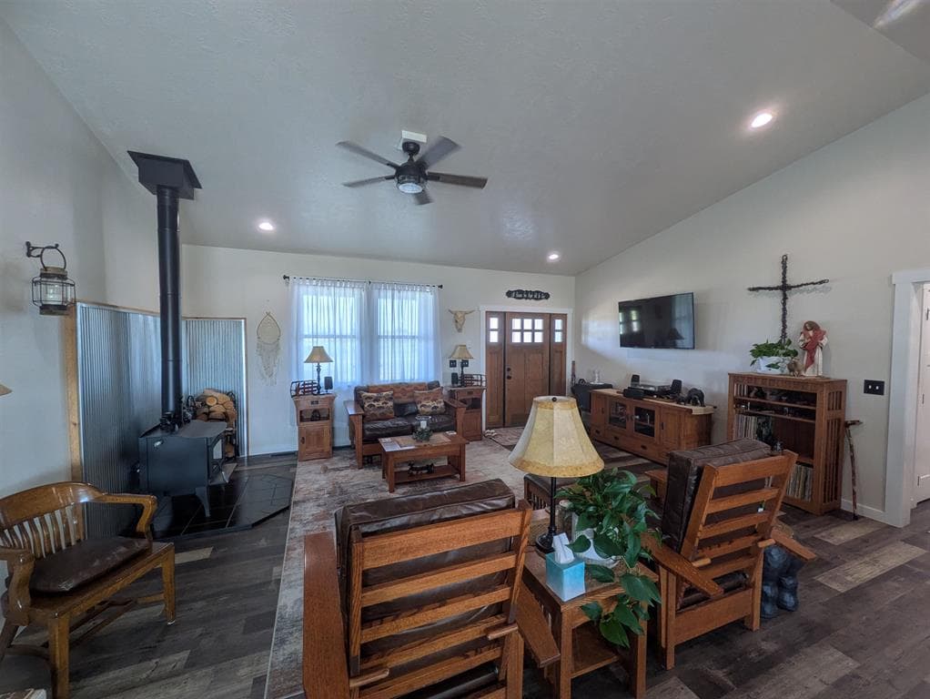 840 Lavender Ln — photo 3 of 25