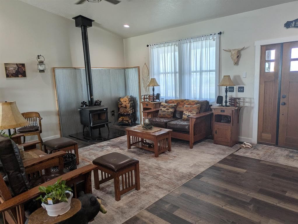 840 Lavender Ln — photo 4 of 25