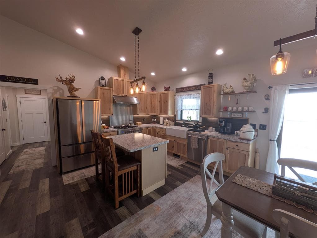 840 Lavender Ln — photo 5 of 25