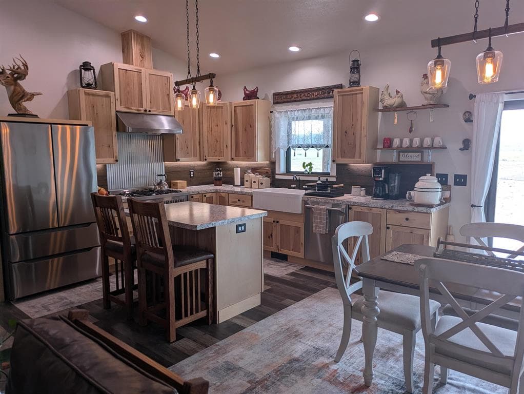 840 Lavender Ln — photo 7 of 25