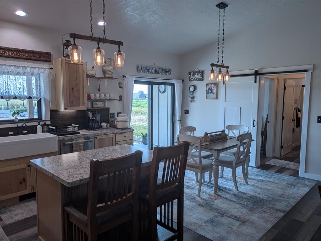 840 Lavender Ln — photo 8 of 25