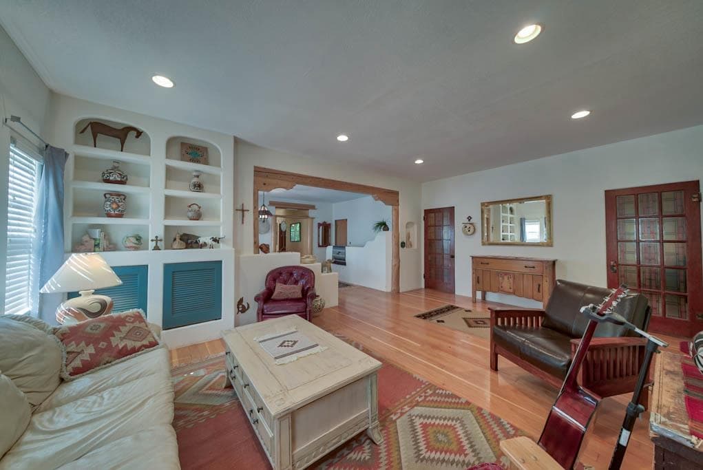 920 Coburn Ave — photo 4 of 25