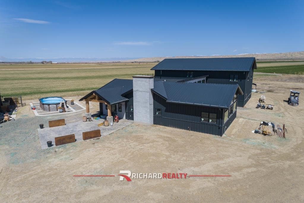 835 N Road 11 — photo 2 of 25