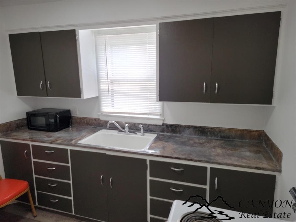 450 Montana Ave — photo 15 of 25