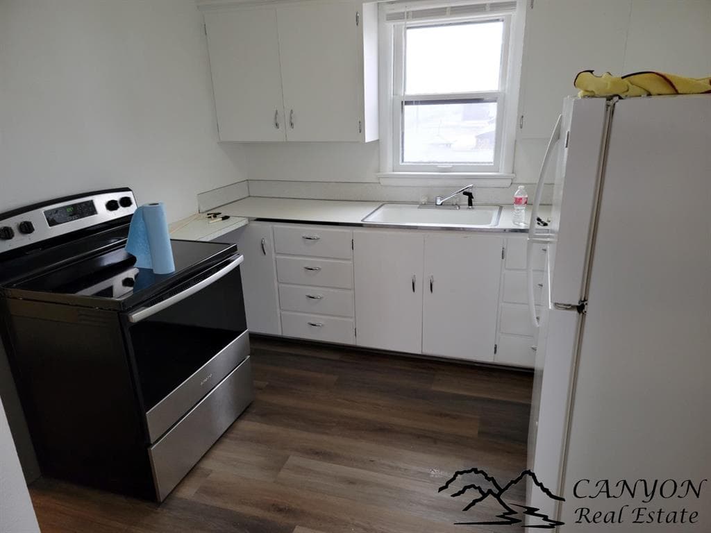 450 Montana Ave — photo 21 of 25