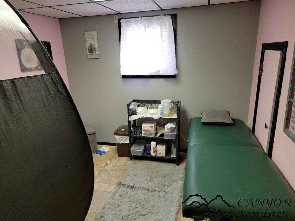 450 Montana Ave — photo 9 of 25