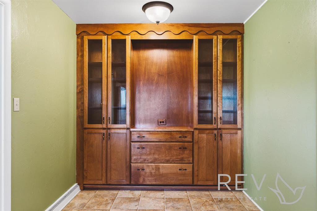 2125 Kerper Blvd., N — photo 17 of 25