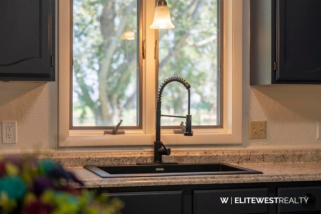 871 E Christy Ln — photo 11 of 25
