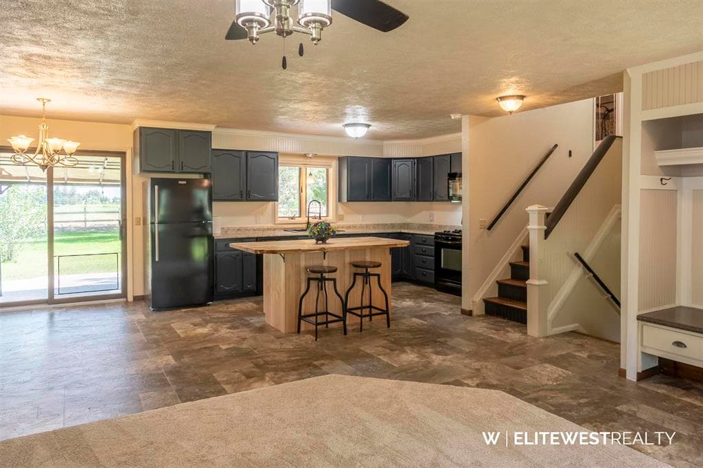 871 E Christy Ln — photo 3 of 25