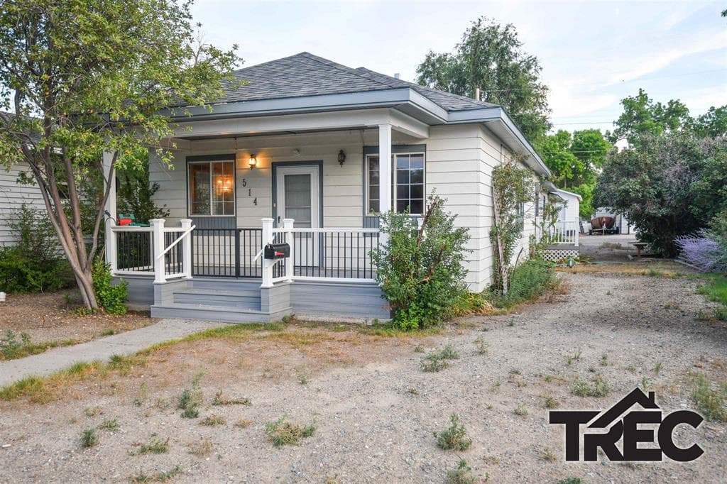 514 Avenue E — photo 2 of 22