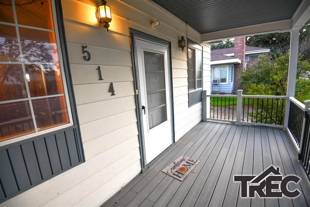 514 Avenue E — photo 3 of 22