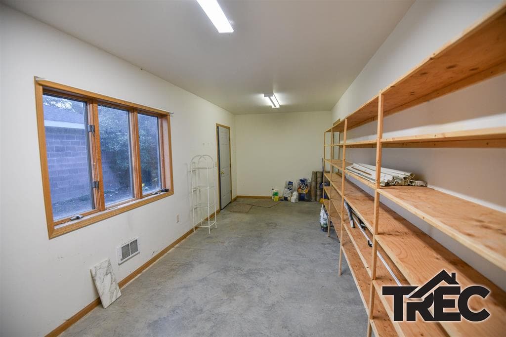 514 Avenue E — photo 21 of 22