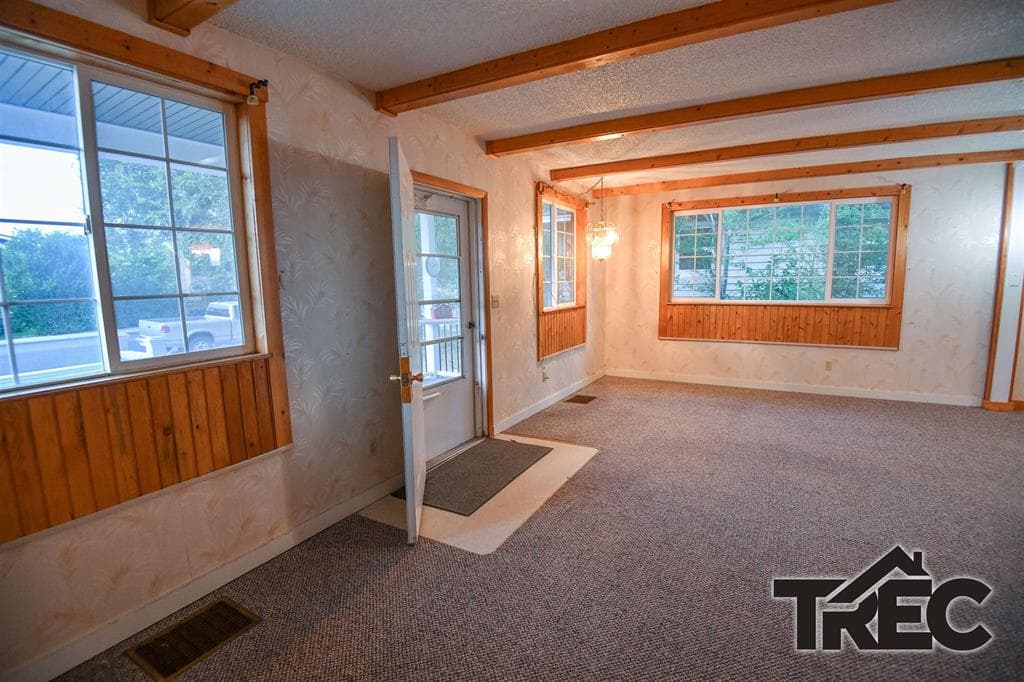 514 Avenue E — photo 4 of 22