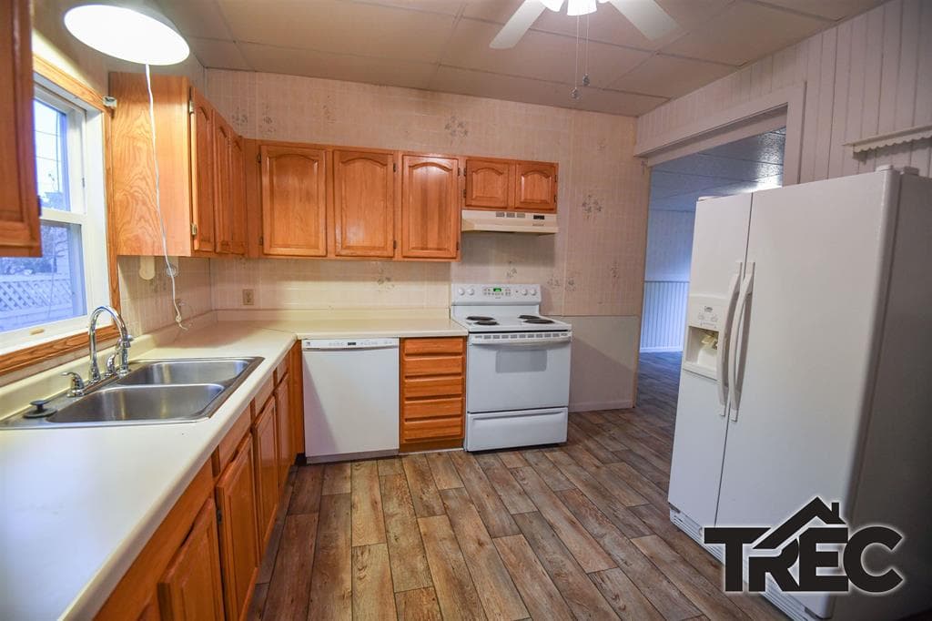 514 Avenue E — photo 7 of 22