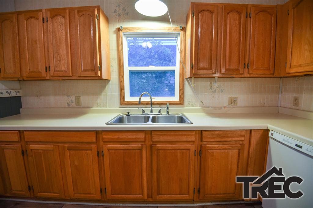 514 Avenue E — photo 8 of 22