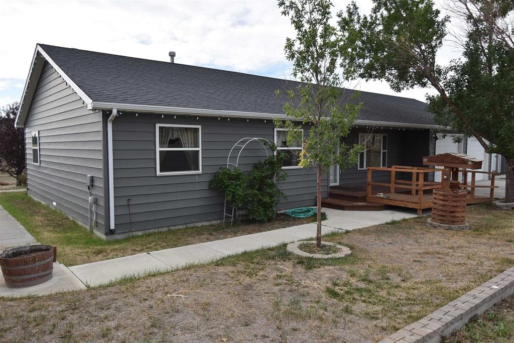 8 Sage Rd — photo 2 of 25