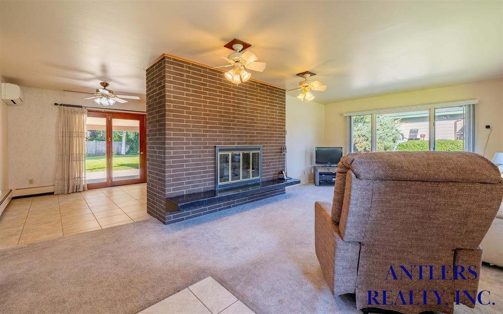 920 Aspen Dr — photo 2 of 25
