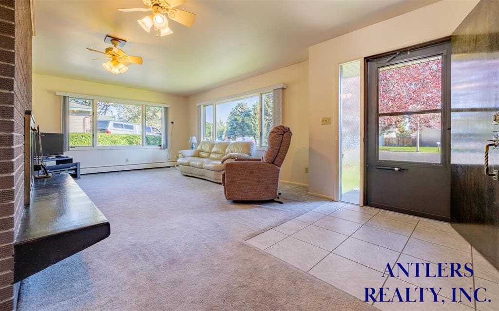 920 Aspen Dr — photo 3 of 25