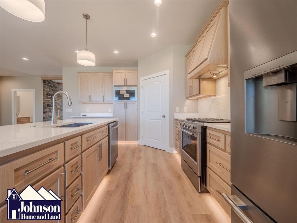 101 W 10th St — photo 11 of 25