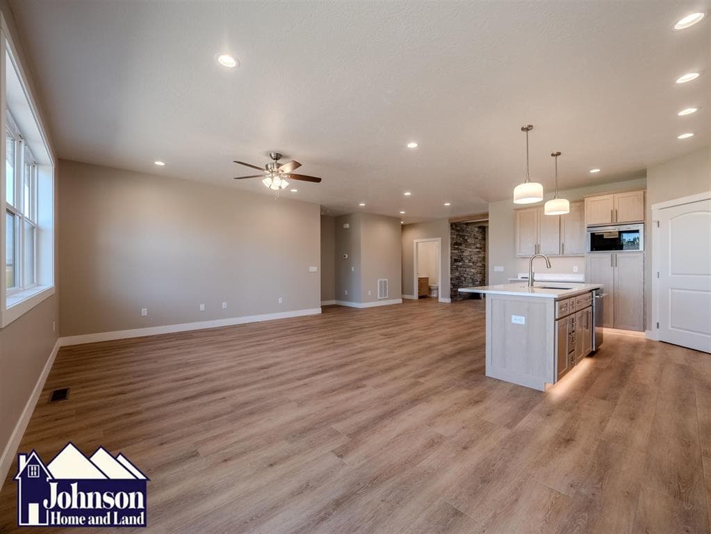 101 W 10th St — photo 15 of 25