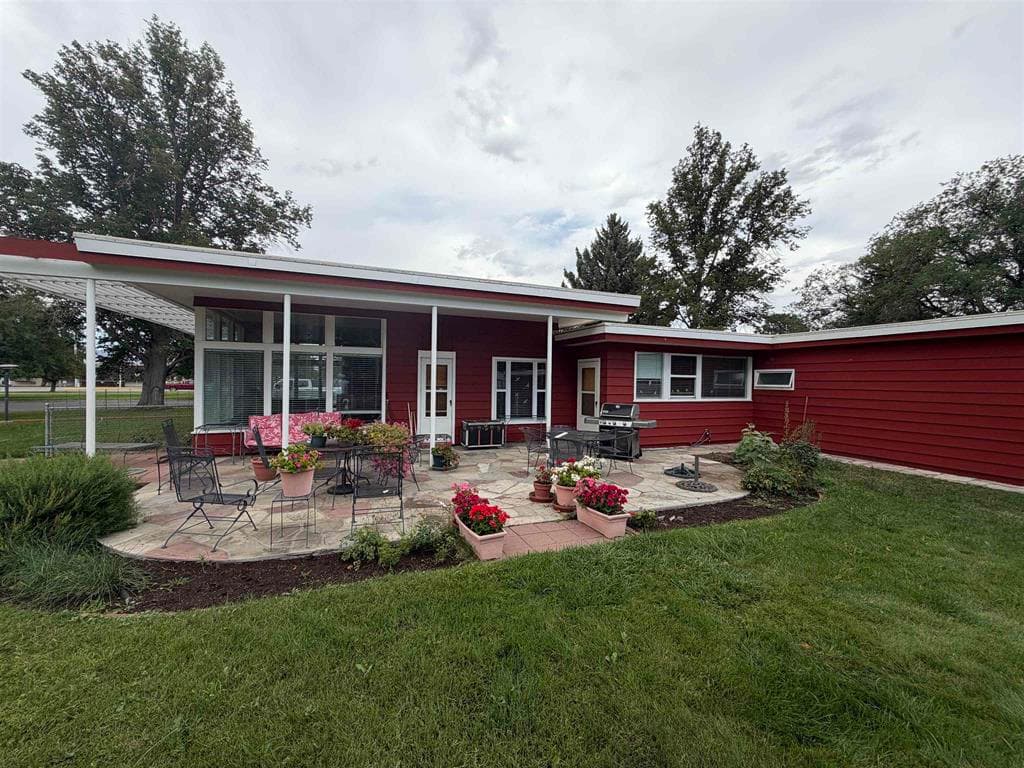 501 Circle Dr W — photo 2 of 2
