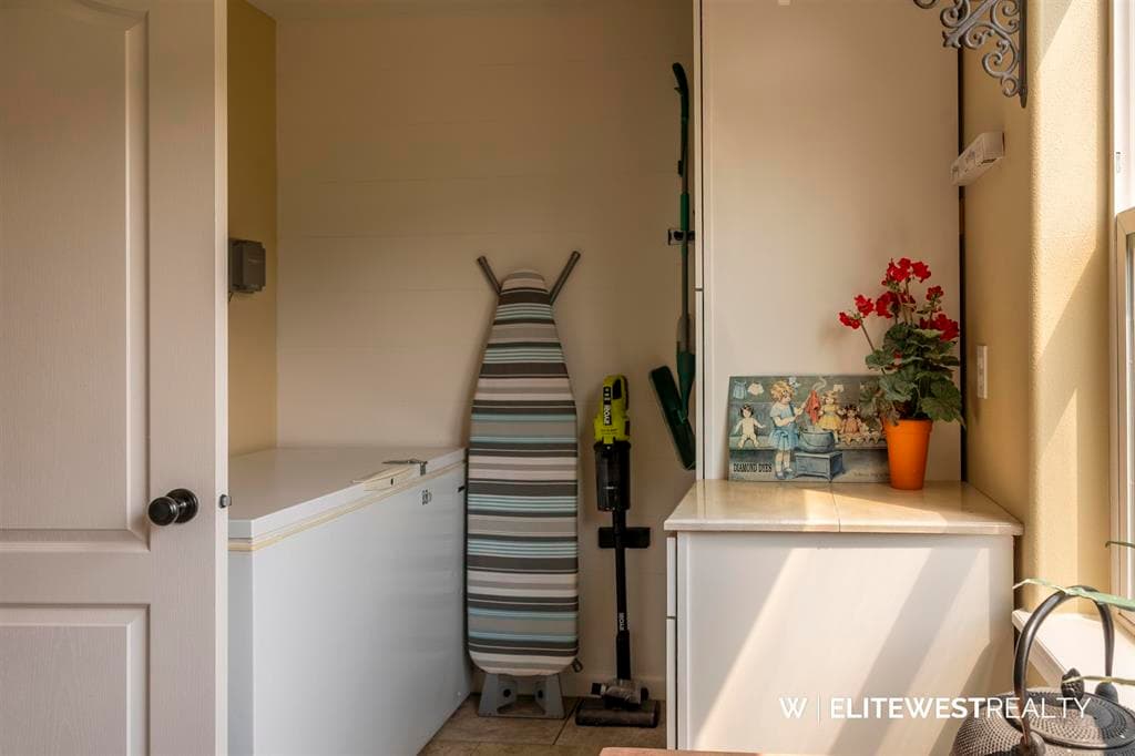 242 W Platte — photo 14 of 25