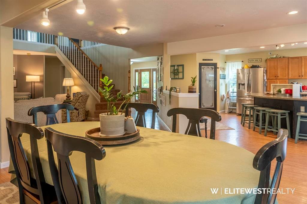 242 W Platte — photo 19 of 25