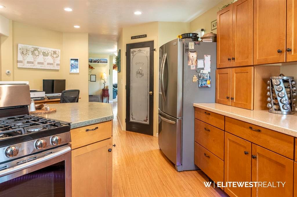 242 W Platte — photo 21 of 25