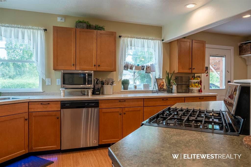 242 W Platte — photo 24 of 25