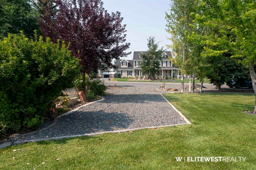 242 W Platte — photo 5 of 25