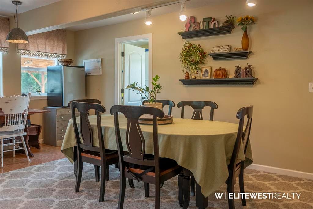 242 W Platte — photo 8 of 25