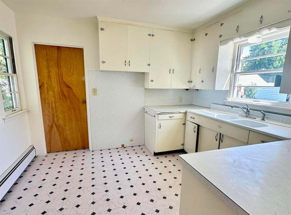 821 Howell Ave — photo 12 of 25