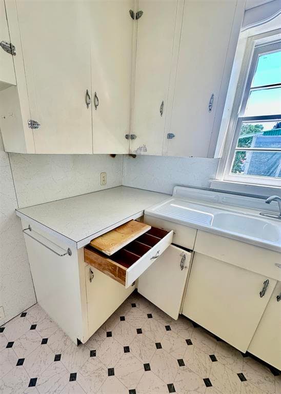 821 Howell Ave — photo 19 of 25
