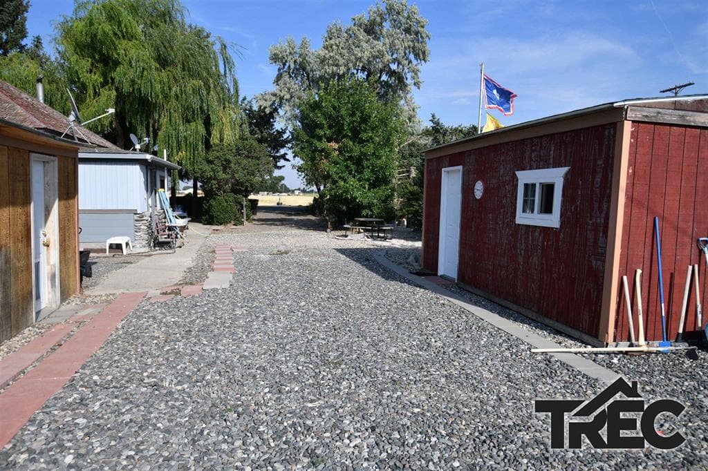 998 Road 10 — photo 9 of 25