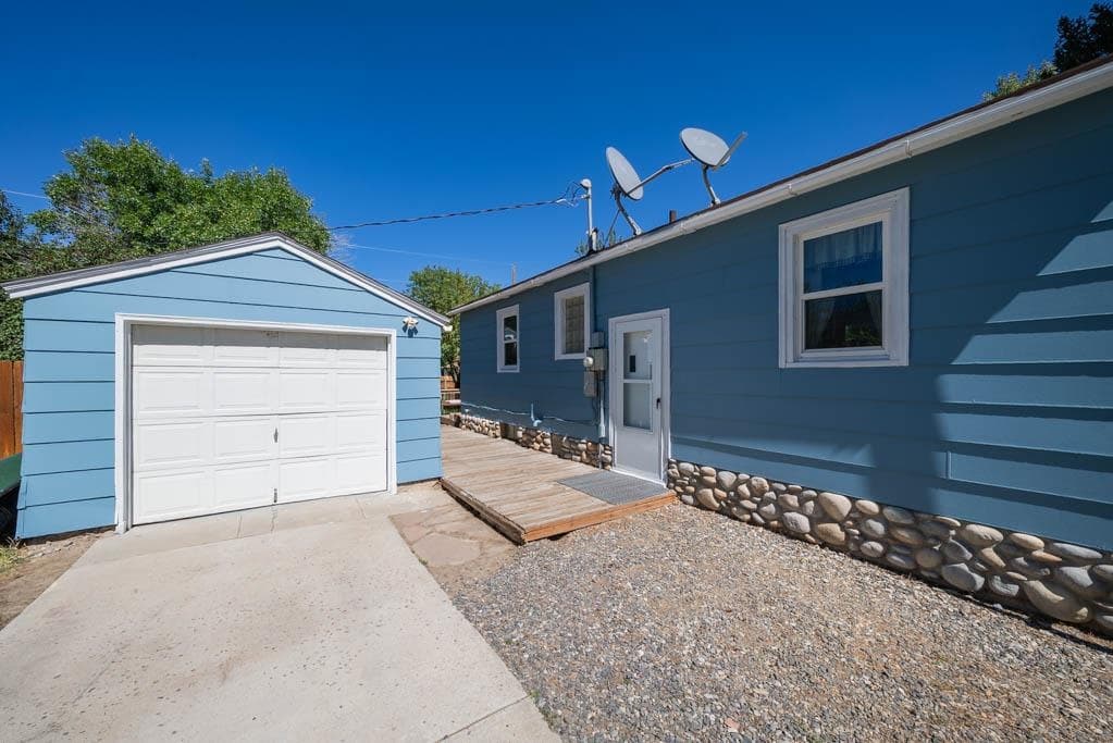 2105 Stampede Ave — photo 3 of 25