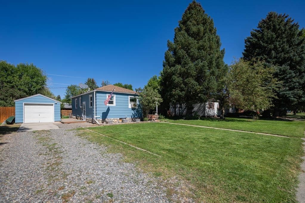 2105 Stampede Ave — photo 4 of 25