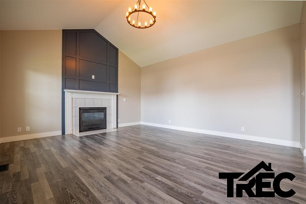 642 Cedarwood — photo 3 of 25