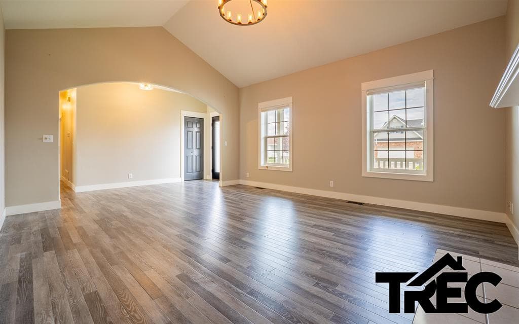 642 Cedarwood — photo 4 of 25